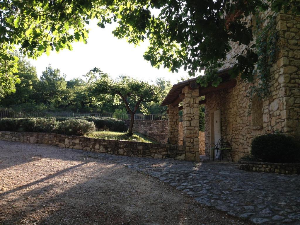Hôtel Lou Caleù restaurant le Rocher des Abeilles Saint-Martin-de-Castillon Exterior foto